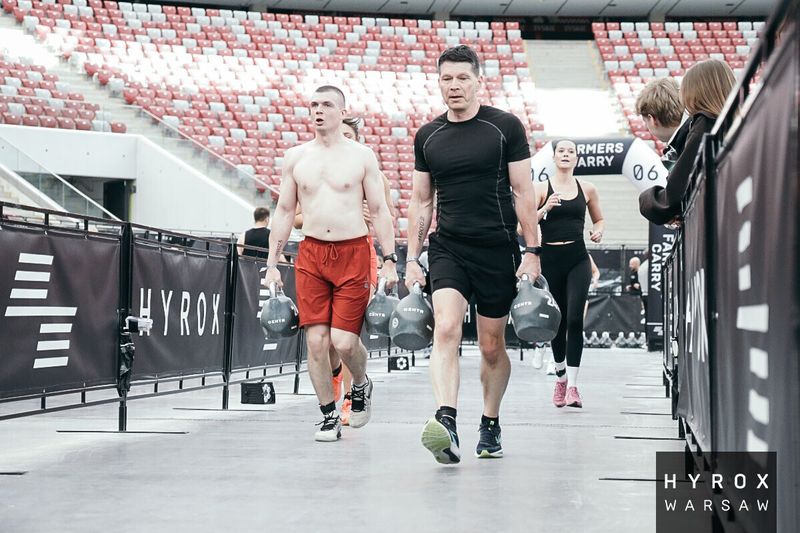 Hyrox Varsó farmers carry futva